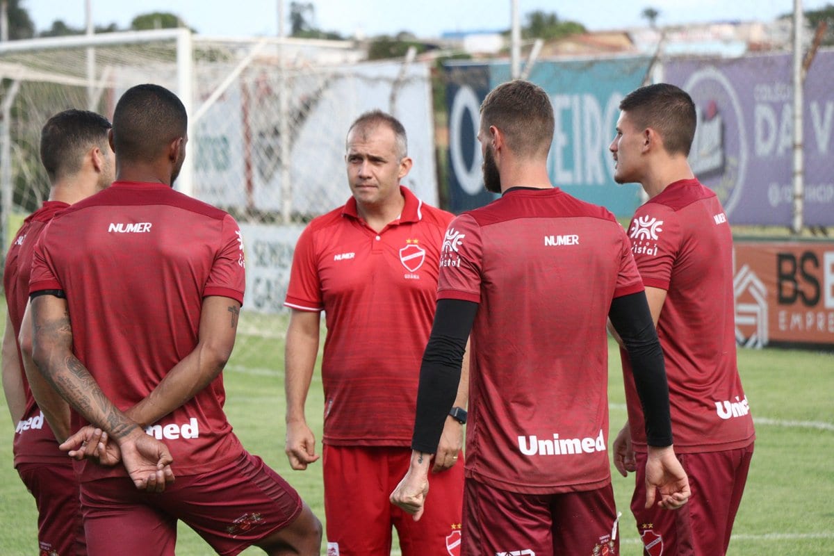 Saiba como pode ficar o time do Vila Nova com a chegada dos novos reforços Sou Tigrão