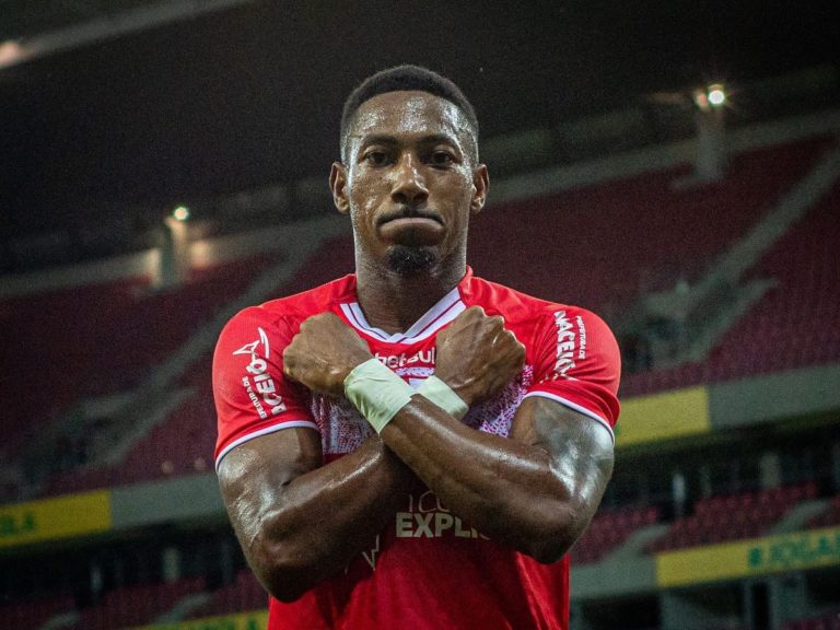 Pablo Dyego foi contratado pelo Vila Nova e poderá estrear no final de semana. (Foto: Twitter do CRB)