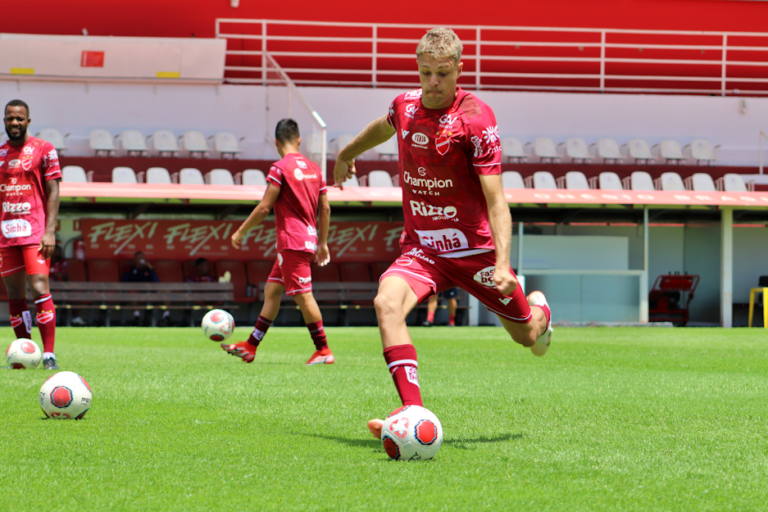 Vila: João Lucas homenageia avó e explica estratégia de Higo Magalhães para ele marcar o gol; confira