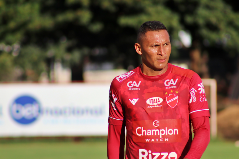 Vila: Pedro Bambu destaca importância do futebol goiano em sua vida e projeta próximo jogo do Vila Nova