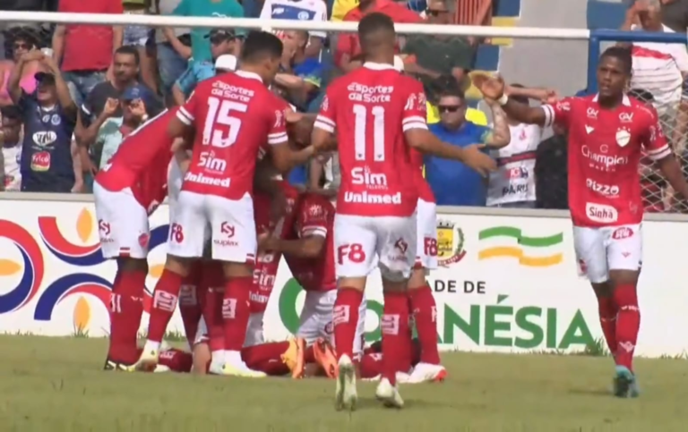 Vila Nova comemorando