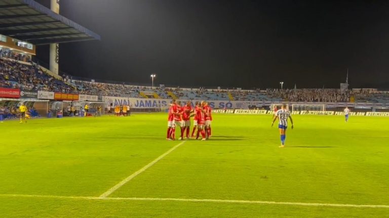 Vila Nova comemorando