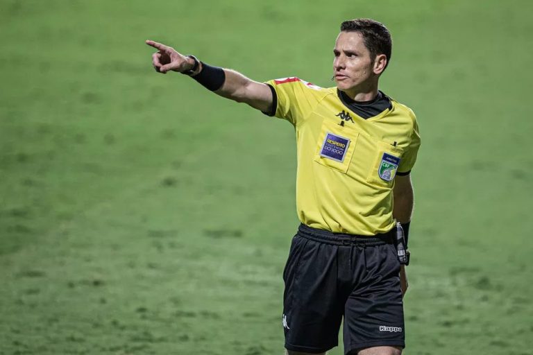 Douglas Marques das Flores árbitro