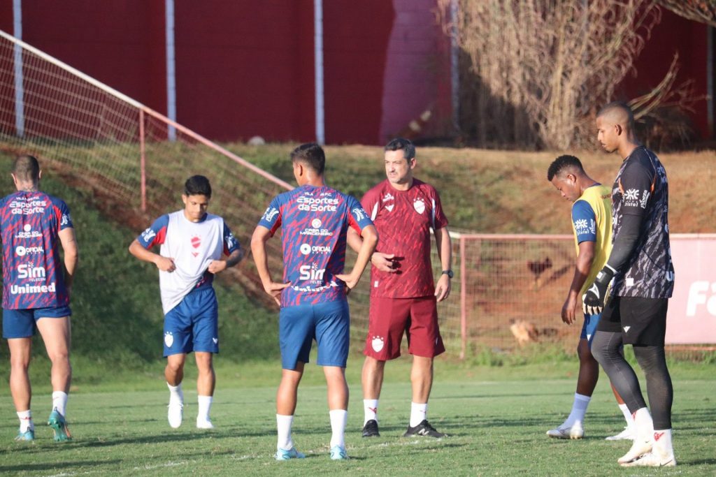 Marquinhos Santos treinando