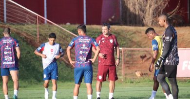Marquinhos Santos treinando