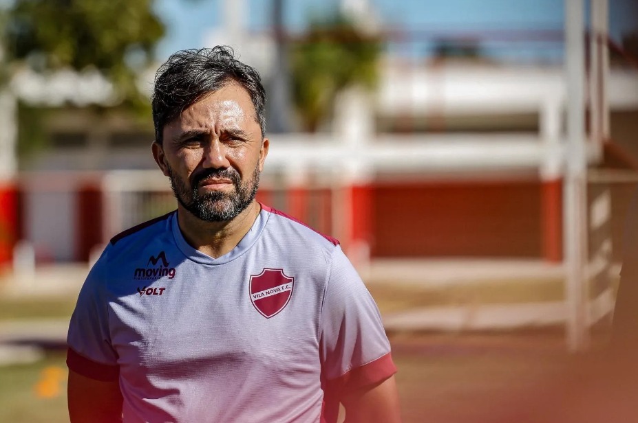 Luizinho Lopes, técnico do Vila Nova